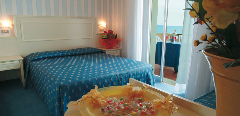 Hotel Foschi-Peninsula Bellaria-Igea Marina Bagian luar foto