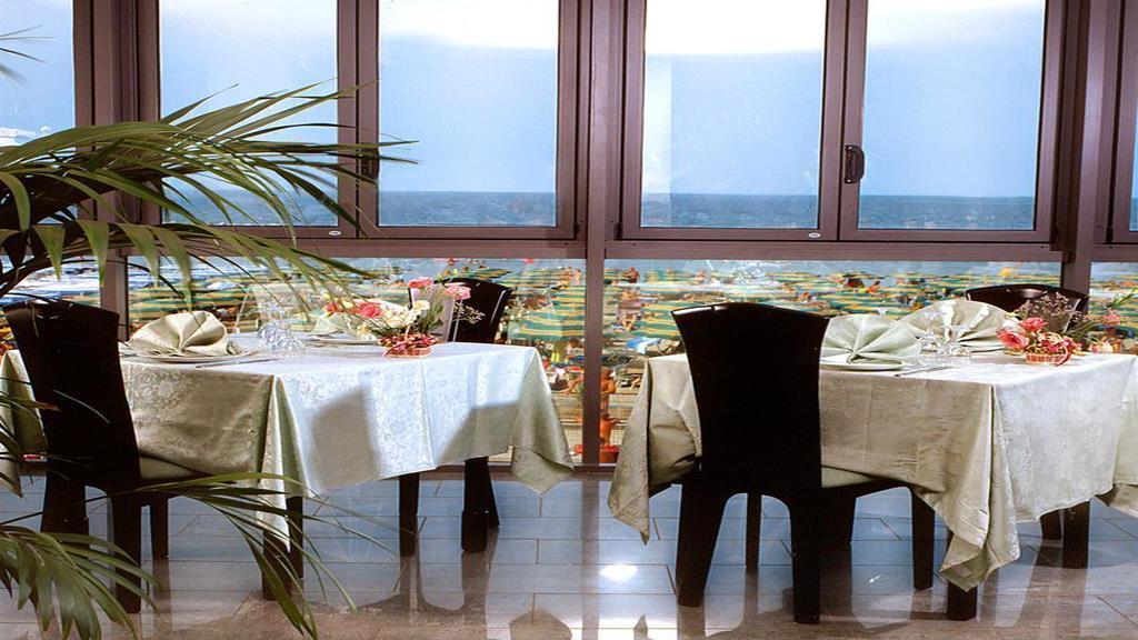 Hotel Foschi-Peninsula Bellaria-Igea Marina Bagian luar foto